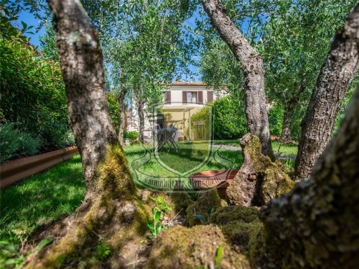 Villa con giardino, Murlo vescovado