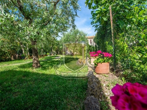 Villa con giardino, Murlo vescovado