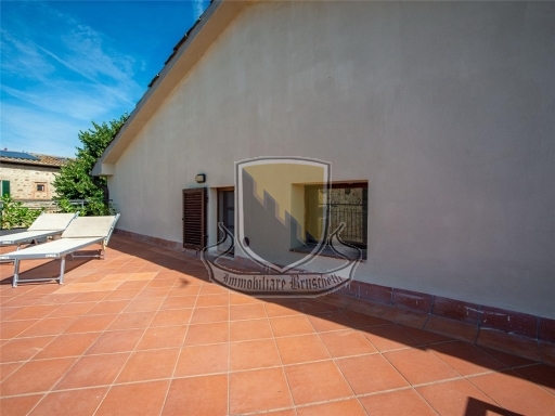 Villa con giardino, Murlo vescovado
