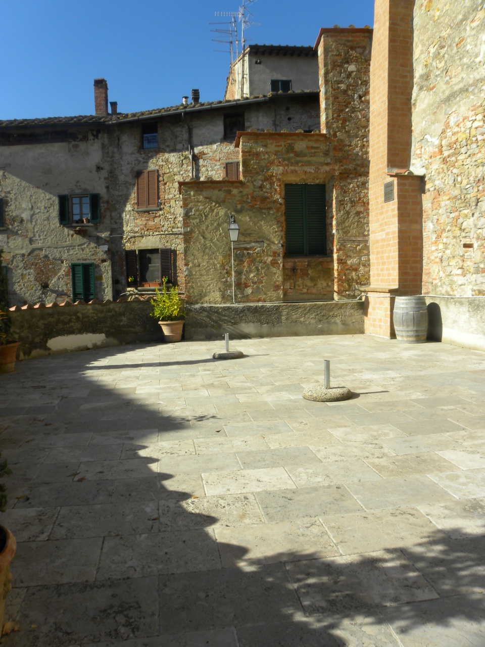 Stabile/Palazzo con giardino a Lucignano