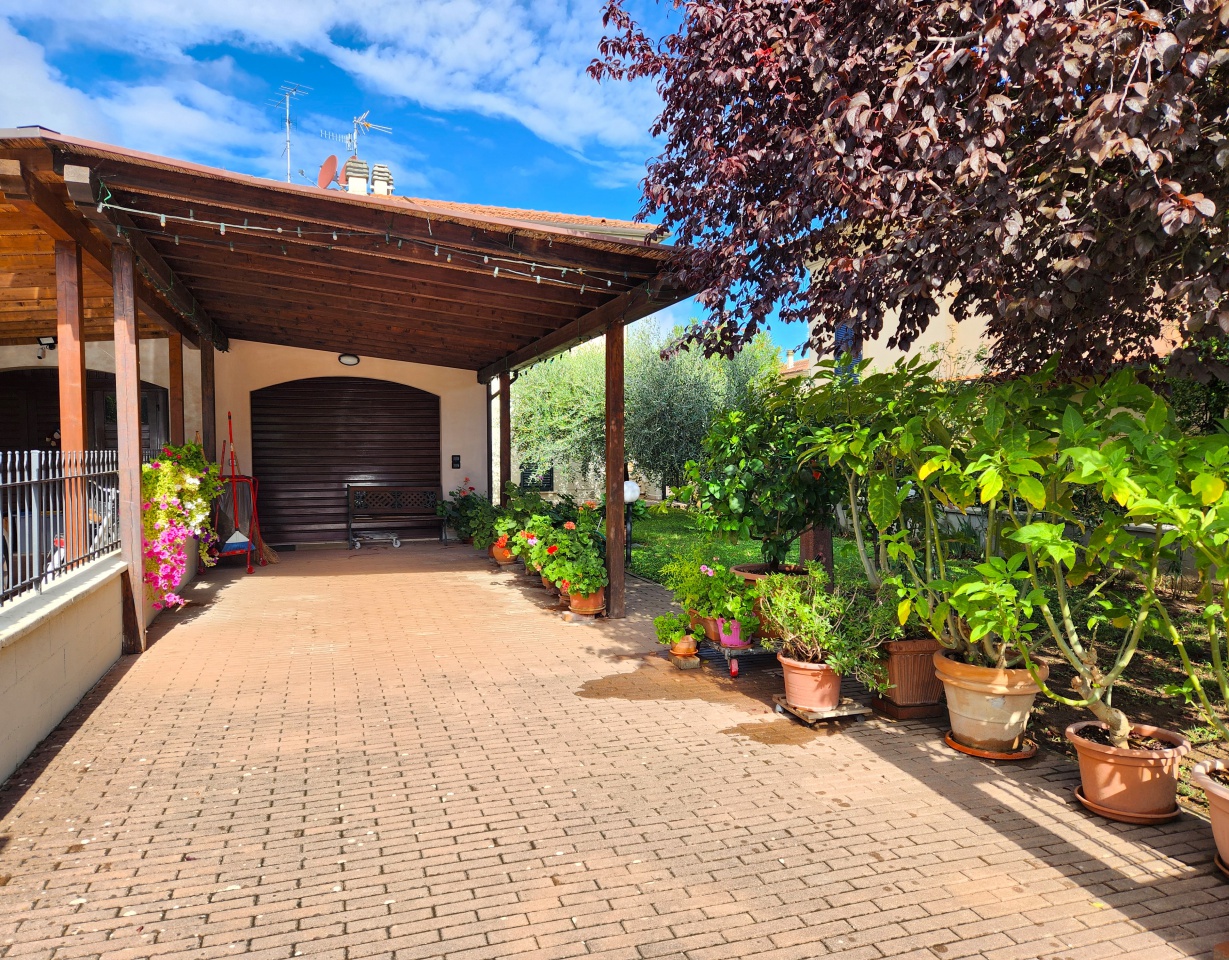 Villa con giardino a Civitella in Val di Chiana