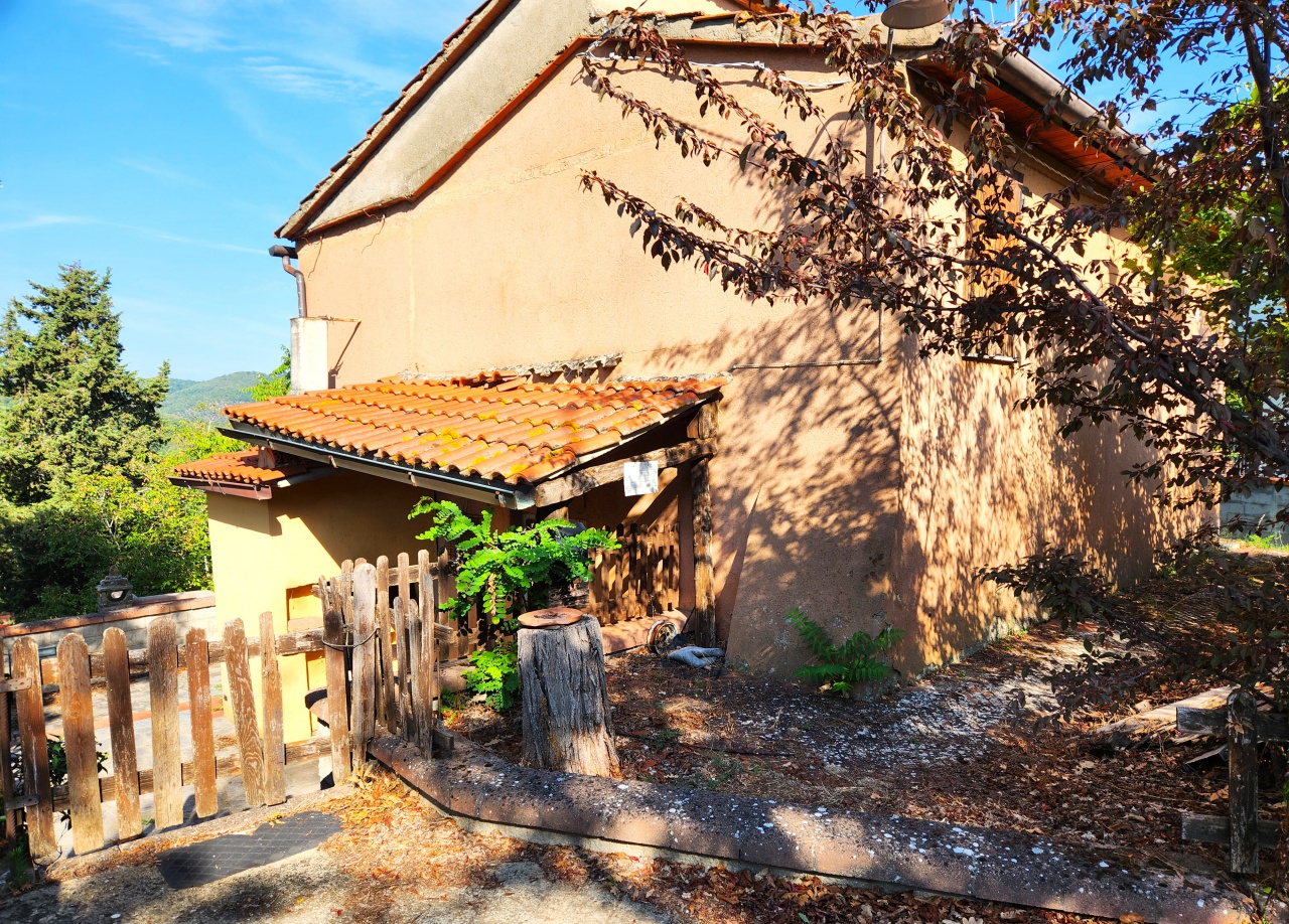 Casa indipendente con giardino a Arezzo