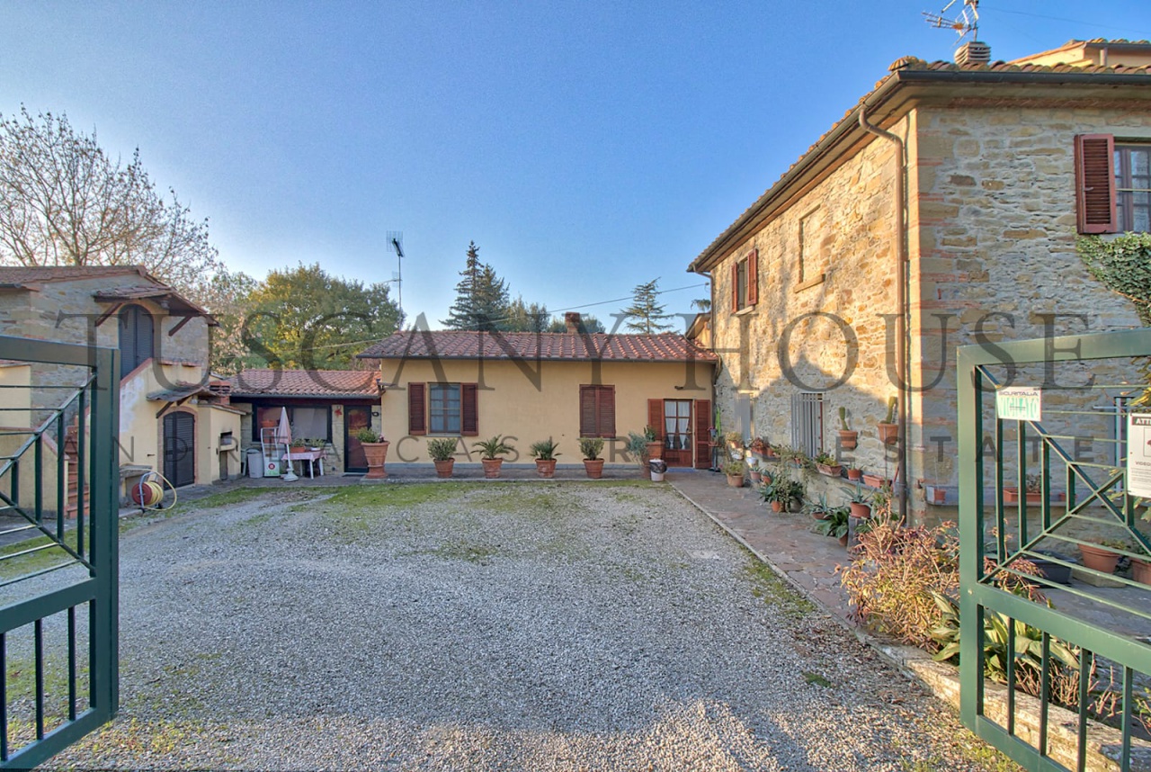 Casa indipendente con giardino a Arezzo