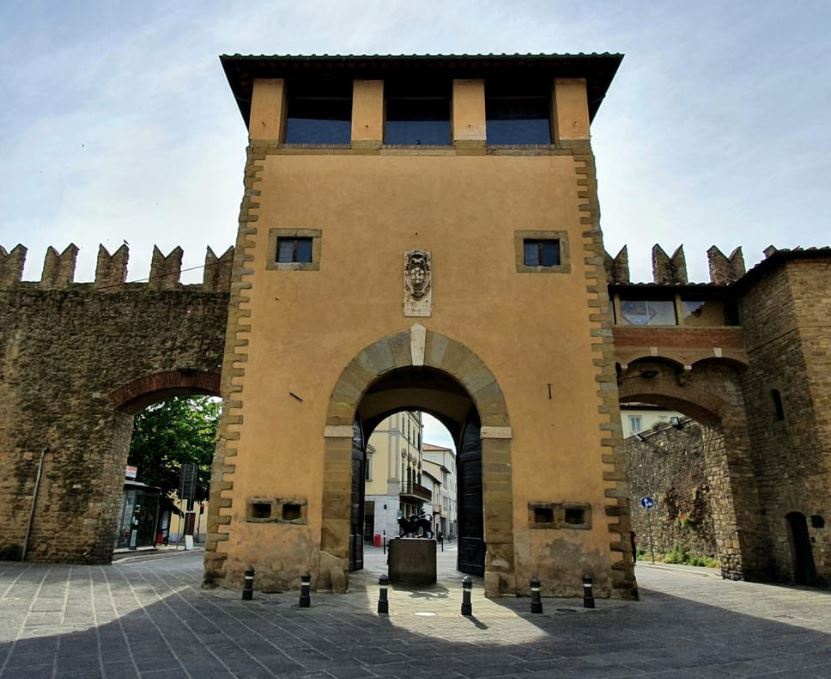 Stabile/Palazzo con giardino in san lorentino, Arezzo