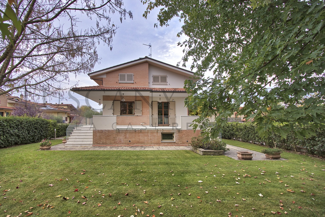 Casa indipendente con giardino a Arezzo