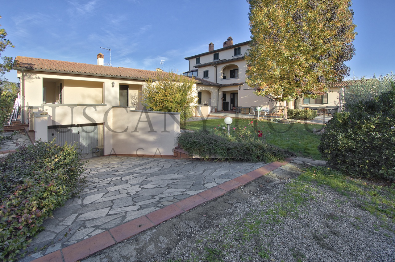 Casa indipendente con giardino a Arezzo