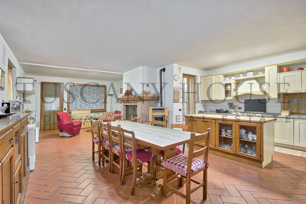 Casa indipendente con giardino a Arezzo