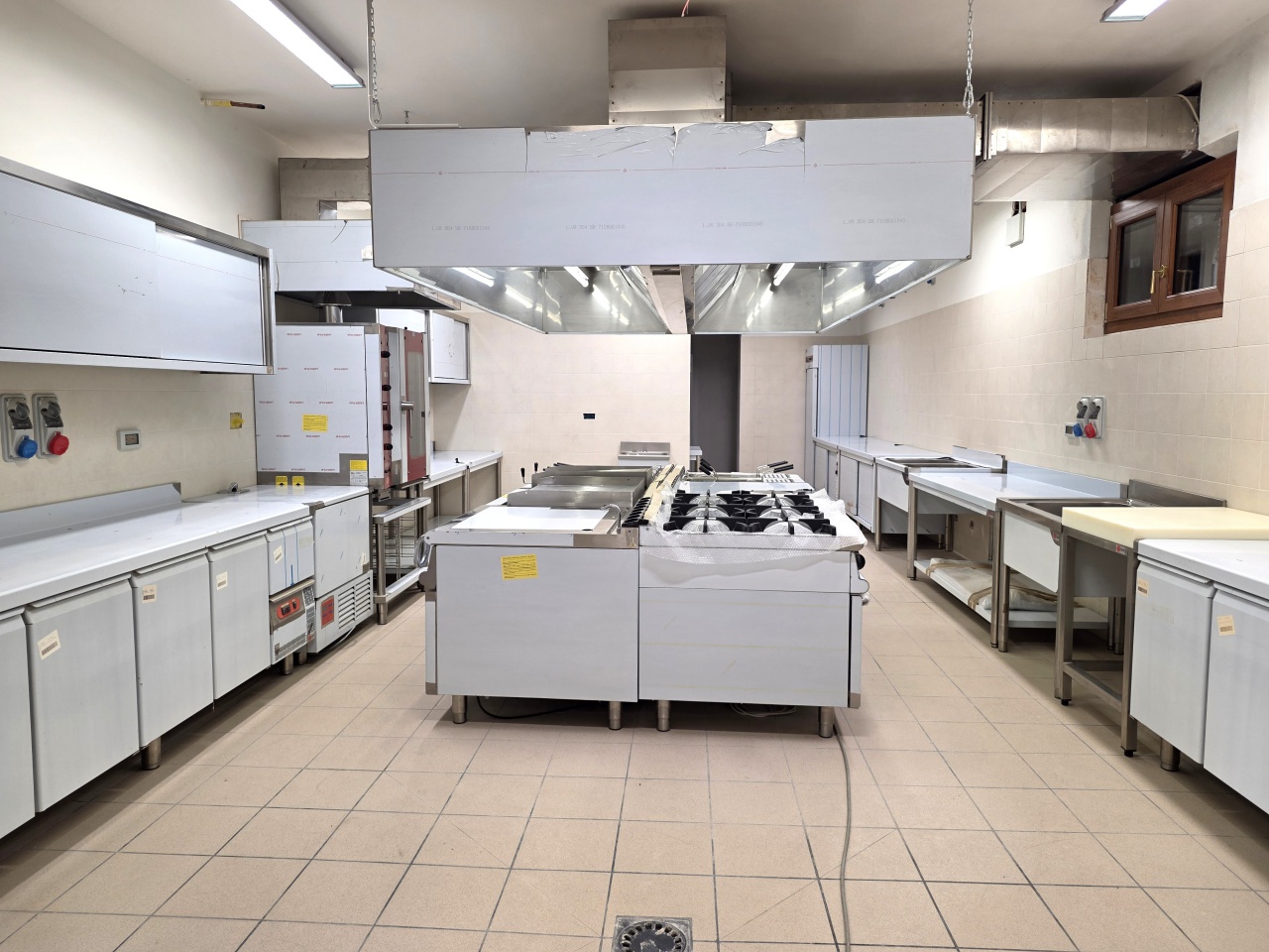 Locale commerciale con giardino a Chiusi della Verna