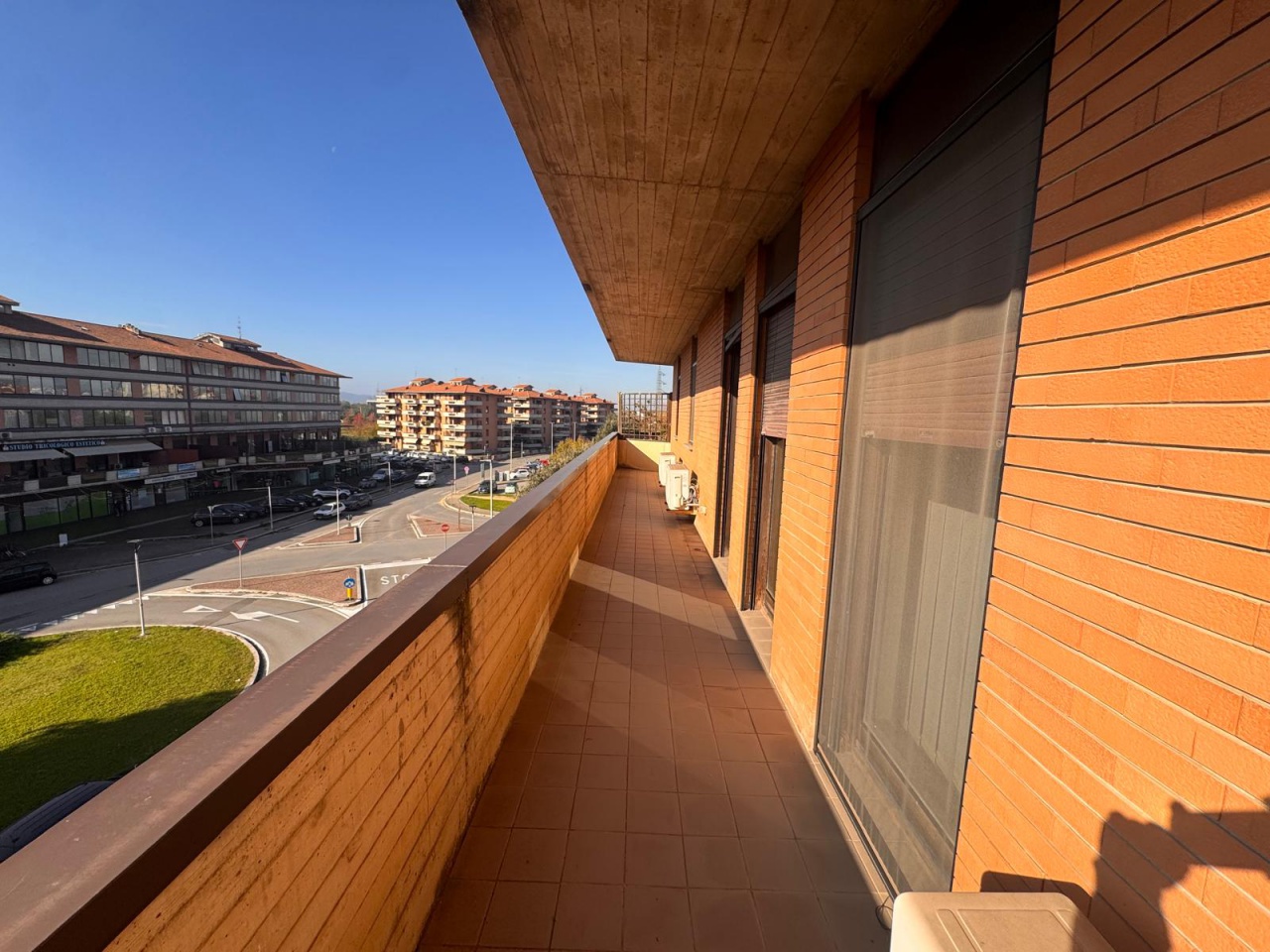 Ufficio con terrazzo in parco montefalco, Arezzo