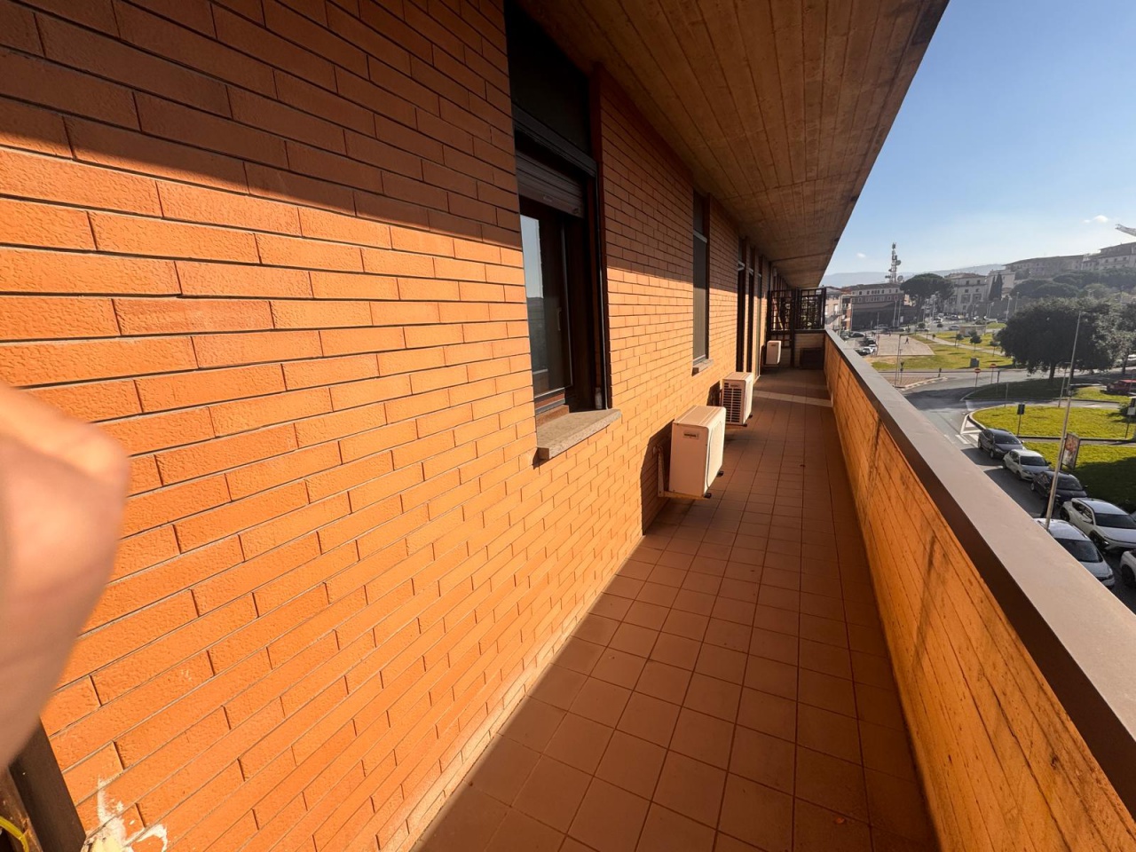 Ufficio con terrazzo in parco montefalco, Arezzo