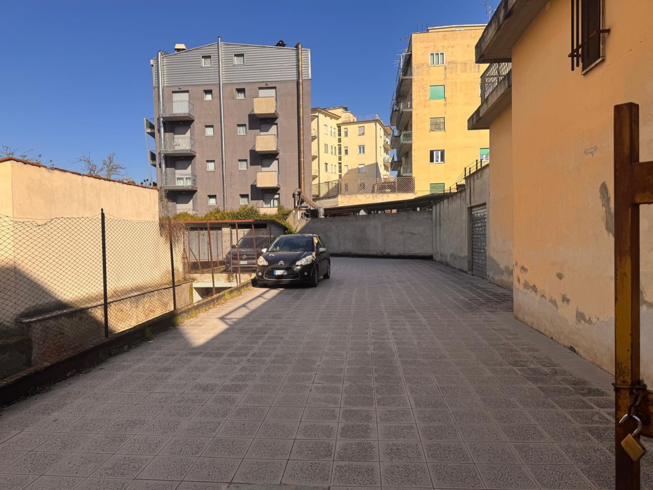 Box/Garage 40mq in vendita a Arezzo