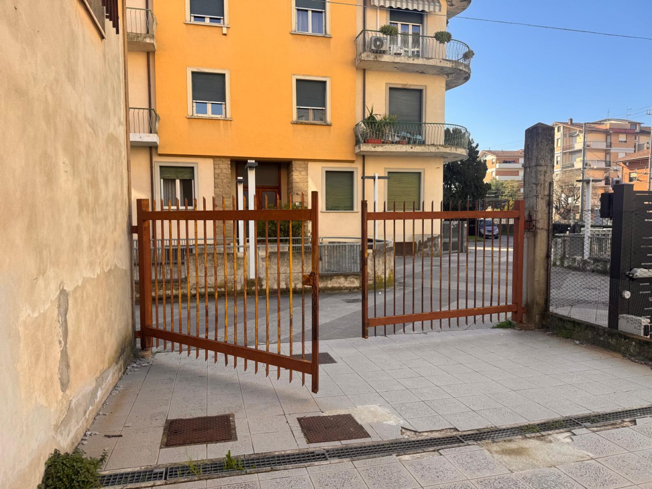 Box/Garage 40mq in vendita a Arezzo