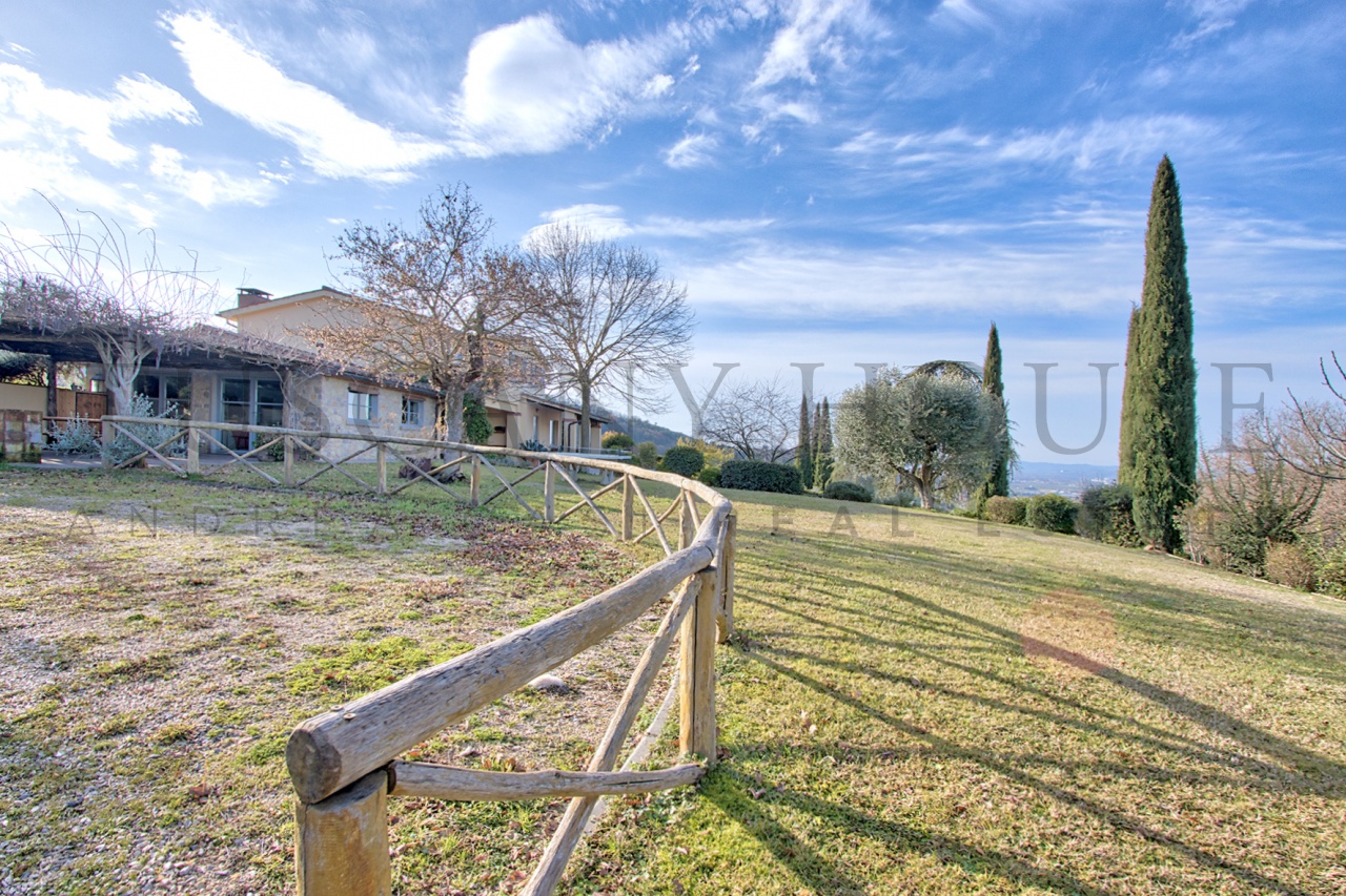 Villa con giardino a Arezzo