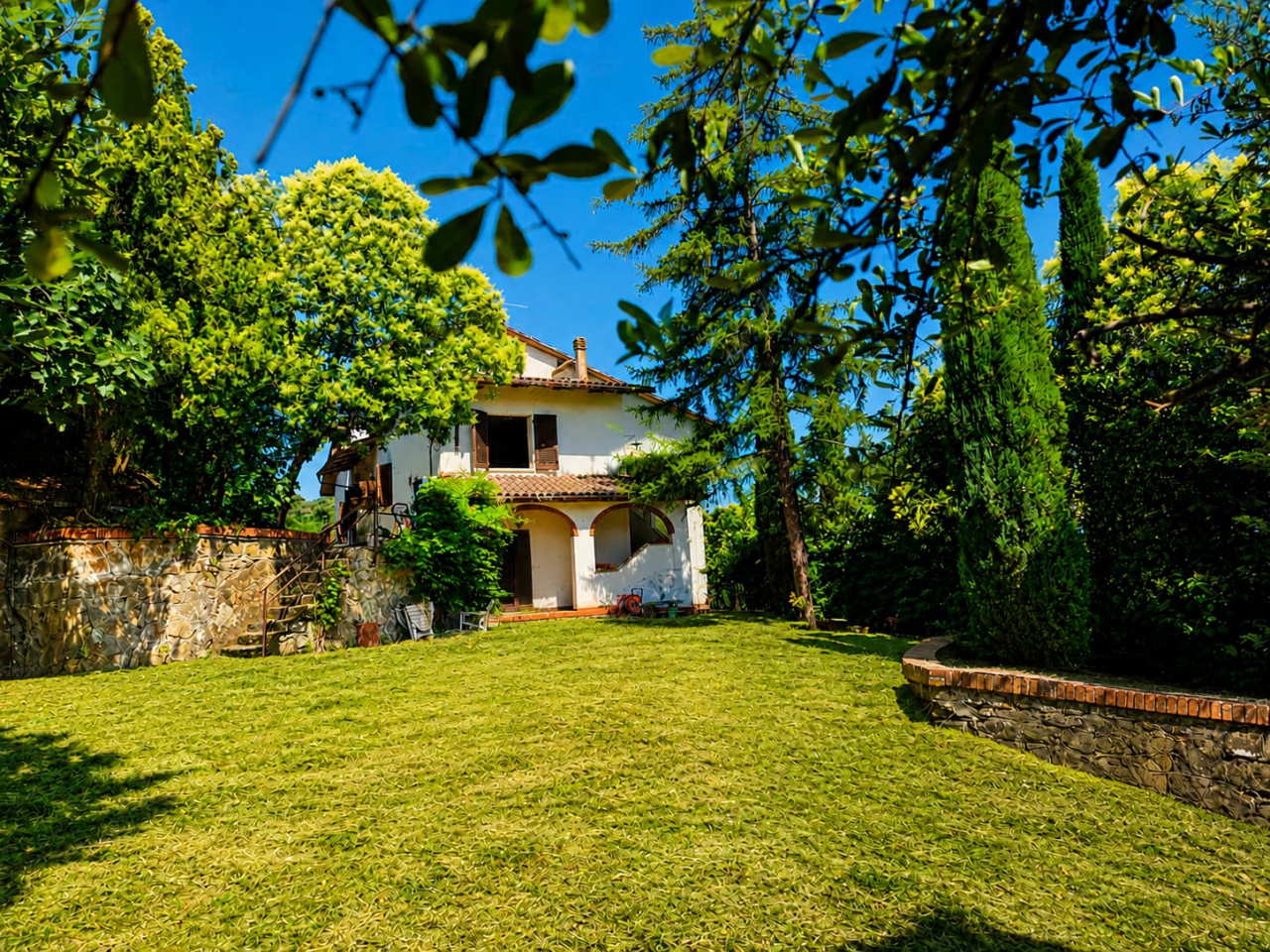 Casa indipendente con giardino a Arezzo