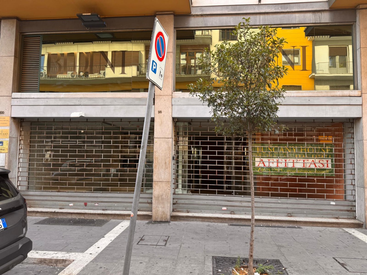 Locale commerciale in affitto in via guido monaco, Arezzo