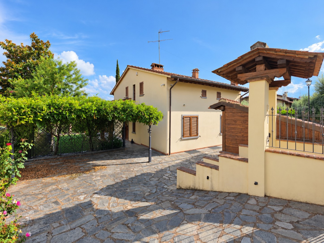 Casa indipendente con giardino a Arezzo