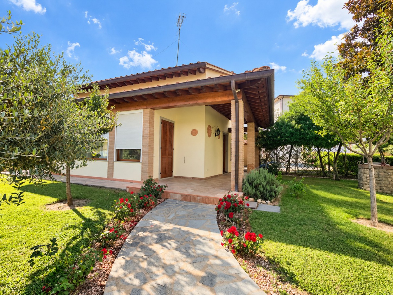Casa indipendente con giardino a Arezzo