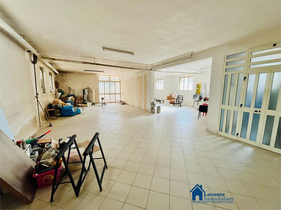 Box/Garage 200mq in vendita a Capurso