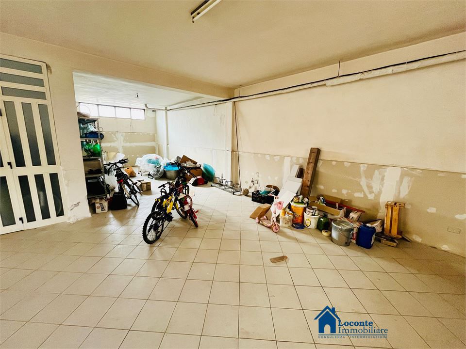 Box/Garage 200mq in vendita a Capurso
