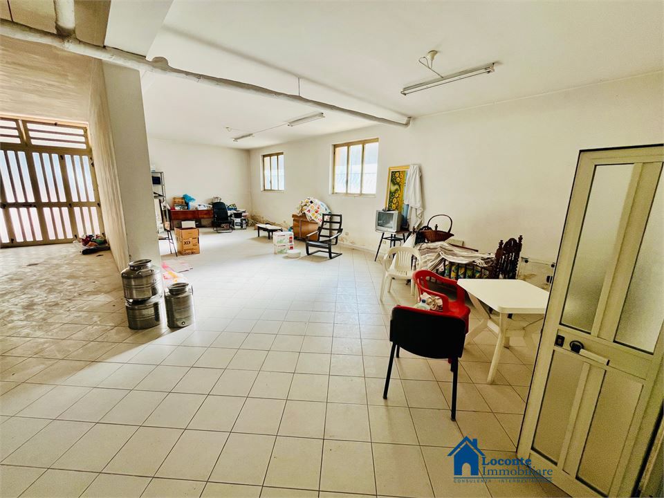 Box/Garage 200mq in vendita a Capurso