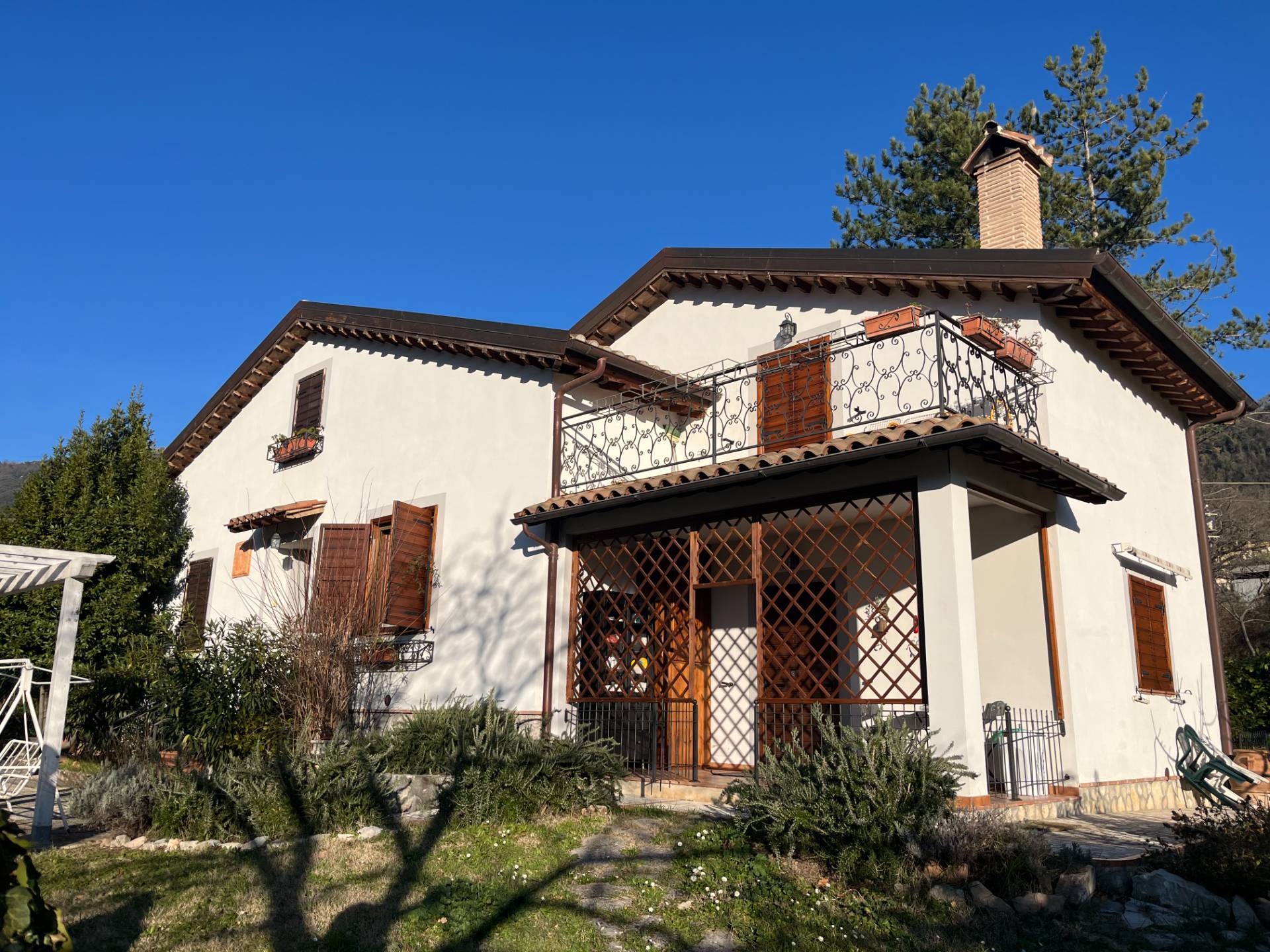 Villa con terrazzo, Terni zona agricola