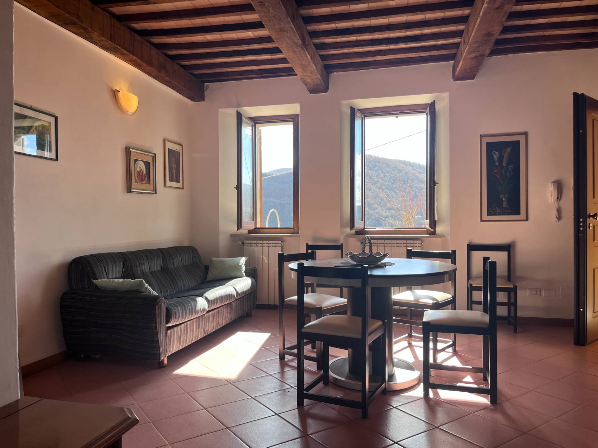 Casa semi indipendente in vendita a Sellano, Sellano - Centro