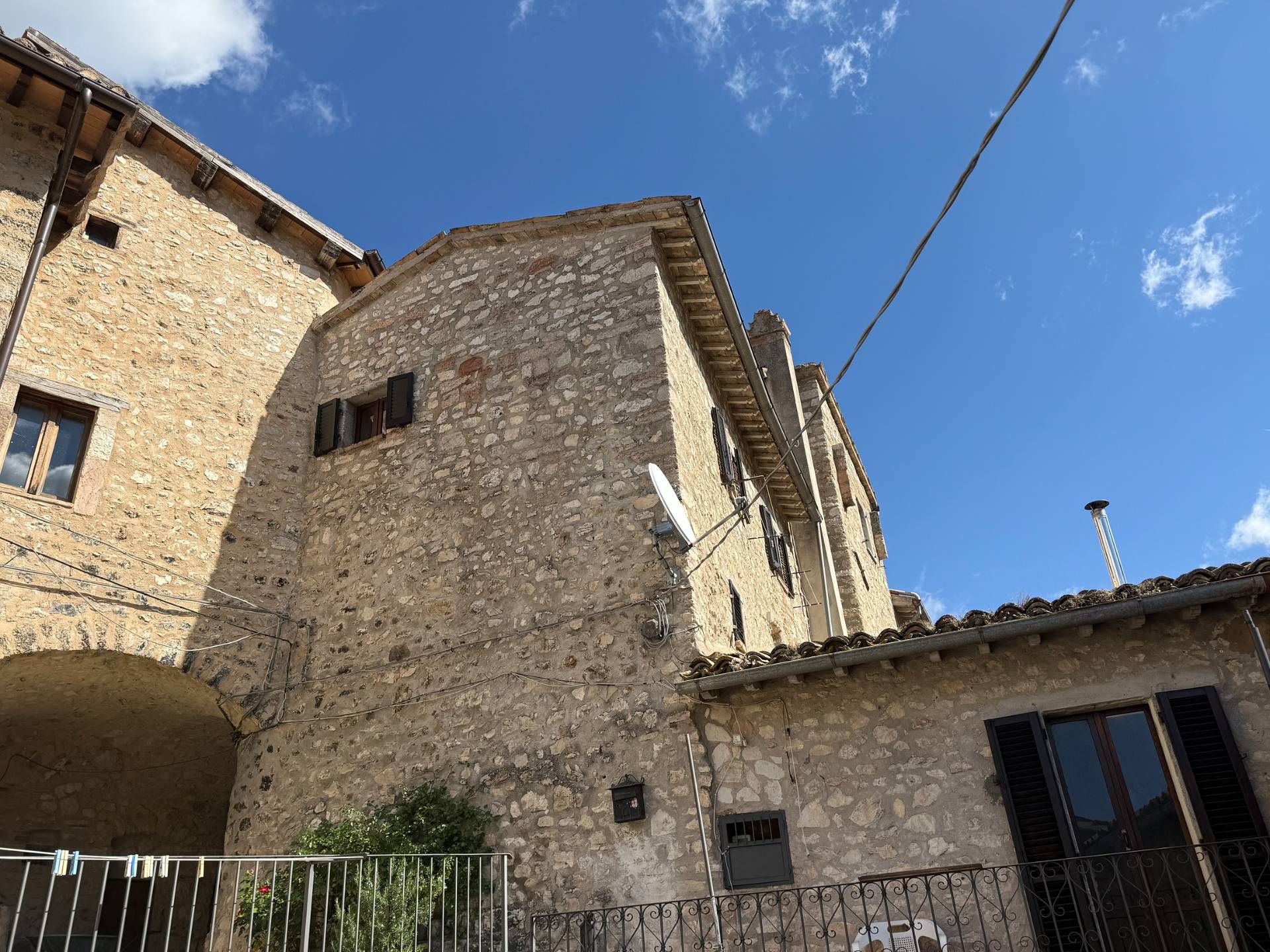 Porzione di Casa in vendita a Sant'Anatolia di Narco, Caso