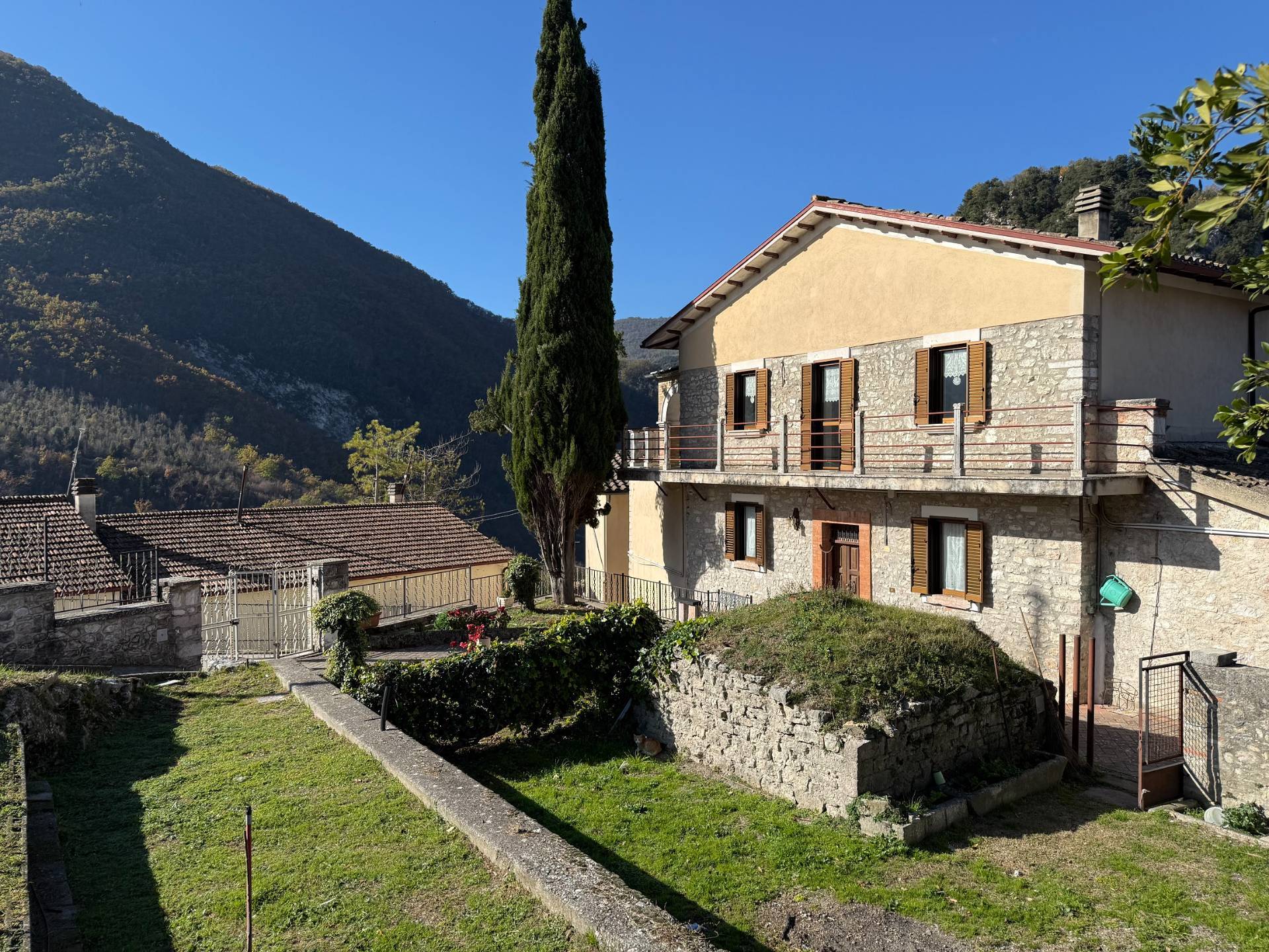 Casa semi indipendente in vendita a Cerreto di Spoleto, Ponte