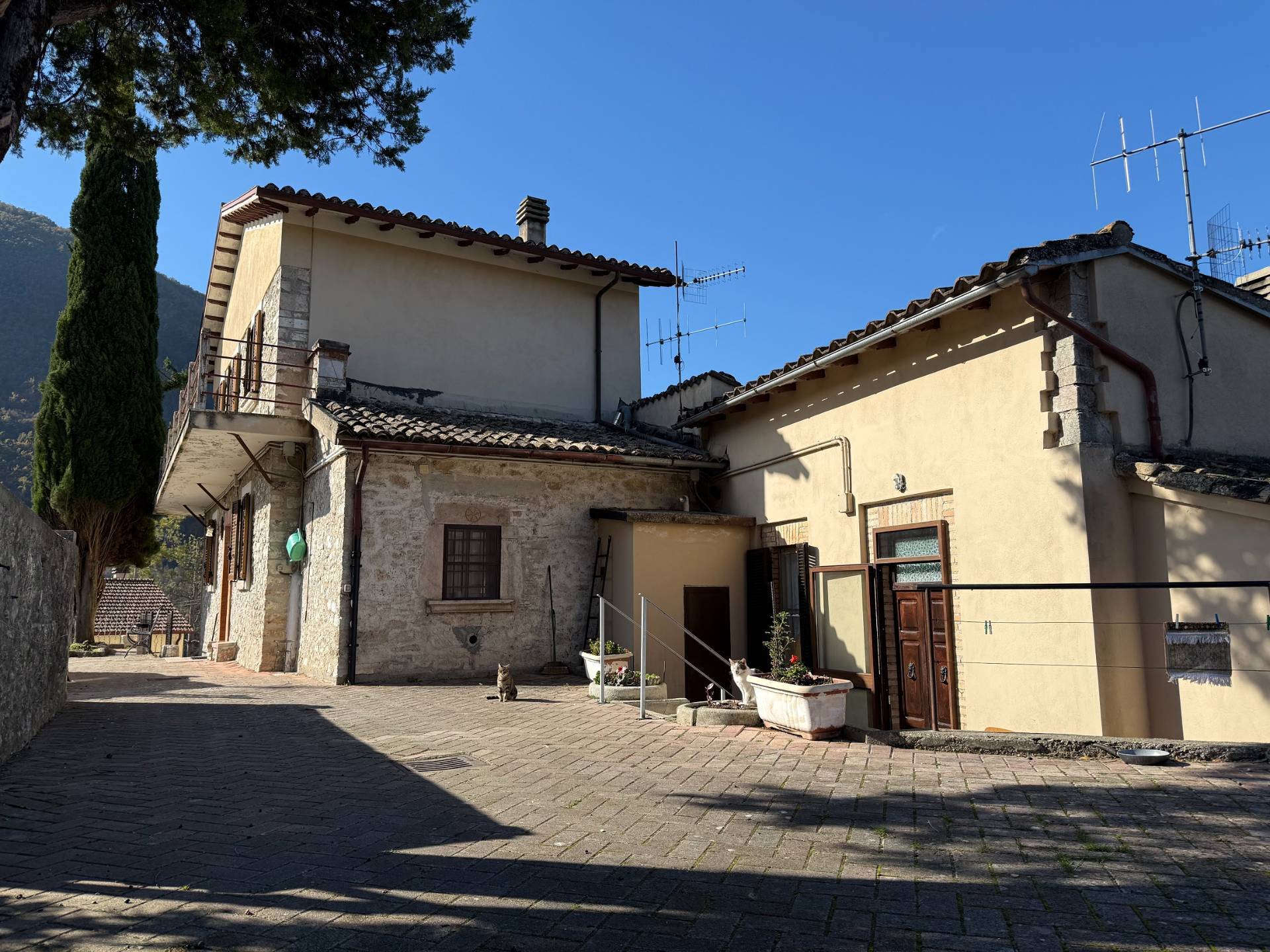 Casa semi indipendente in vendita a Cerreto di Spoleto, Ponte