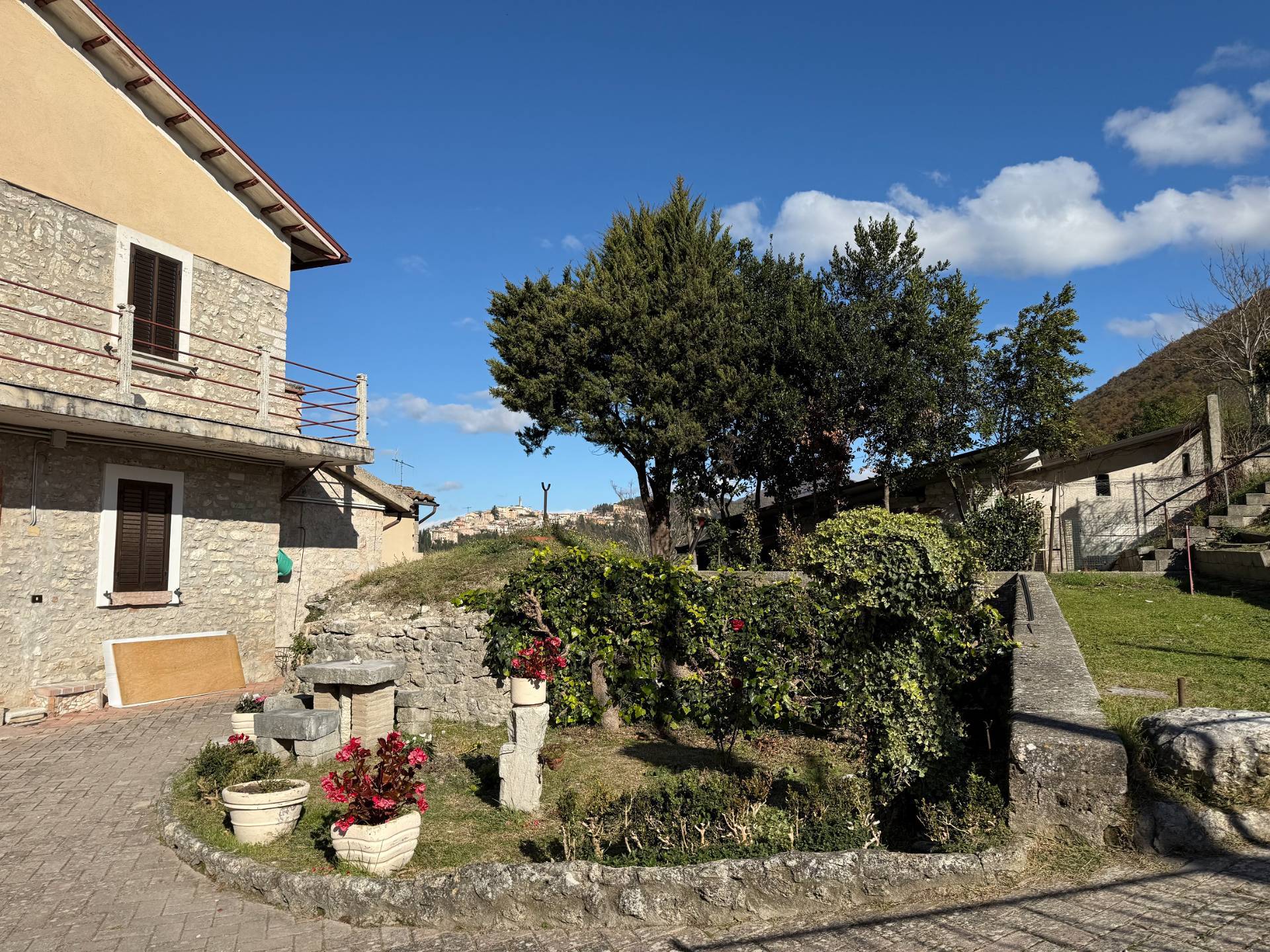 Casa semi indipendente in vendita a Cerreto di Spoleto, Ponte