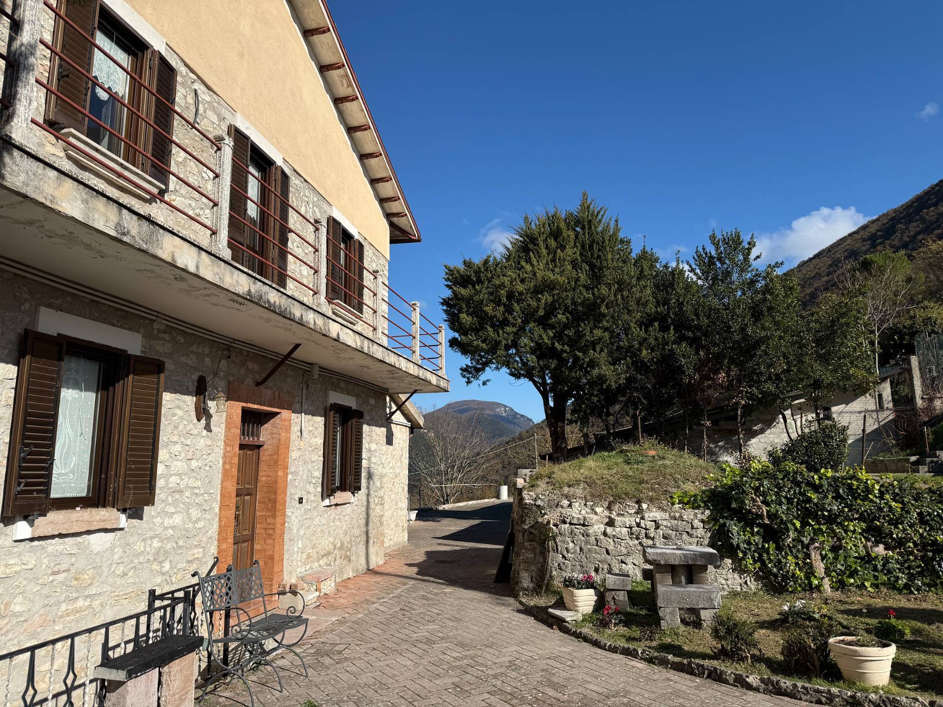 Casa semi indipendente in vendita a Cerreto di Spoleto, Ponte