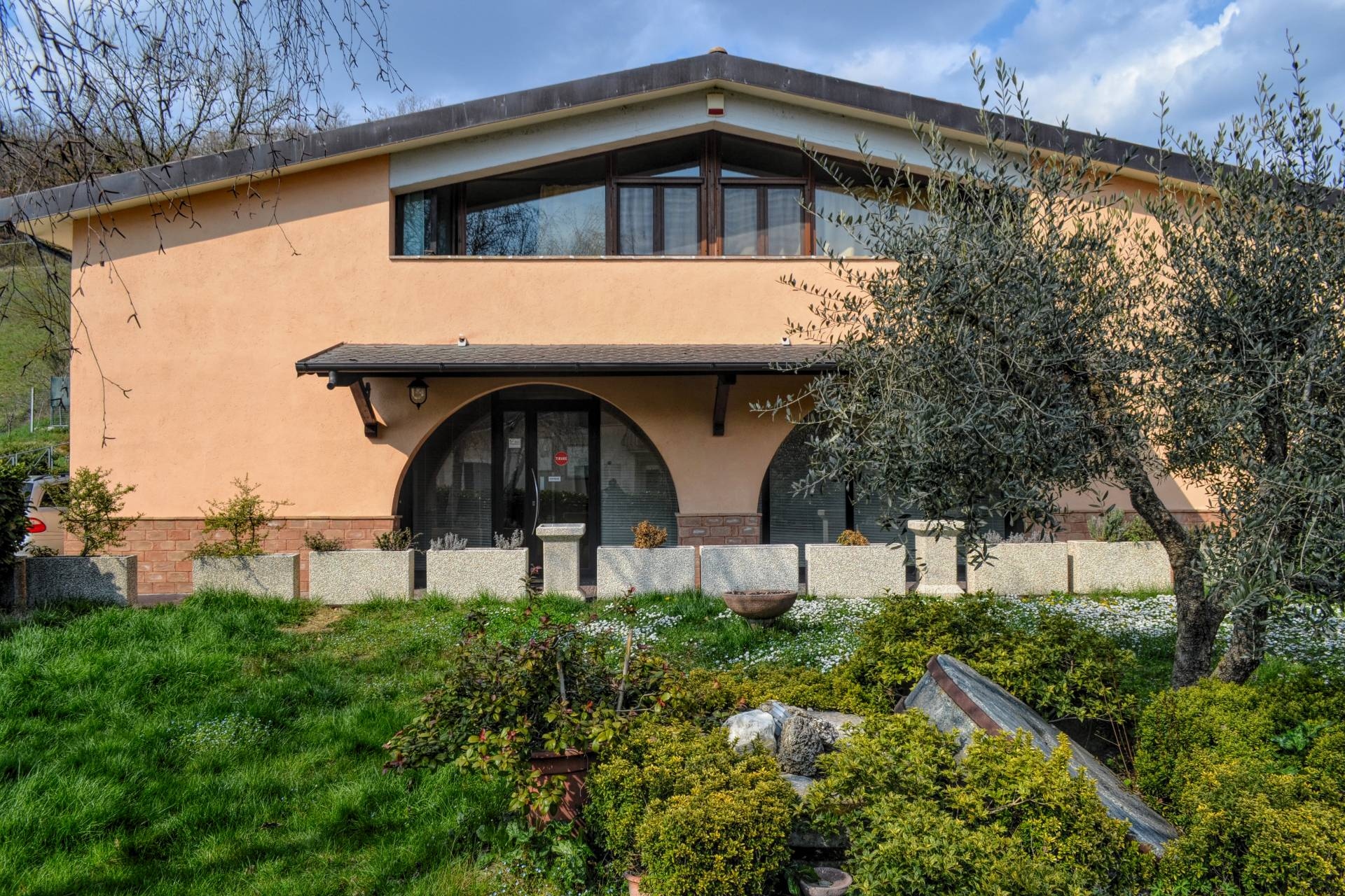 Locale commerciale in vendita a Foligno