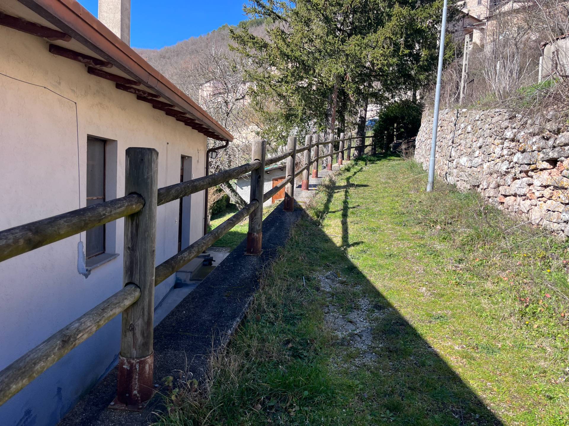 Casa semi indipendente in vendita a Sellano, Colle