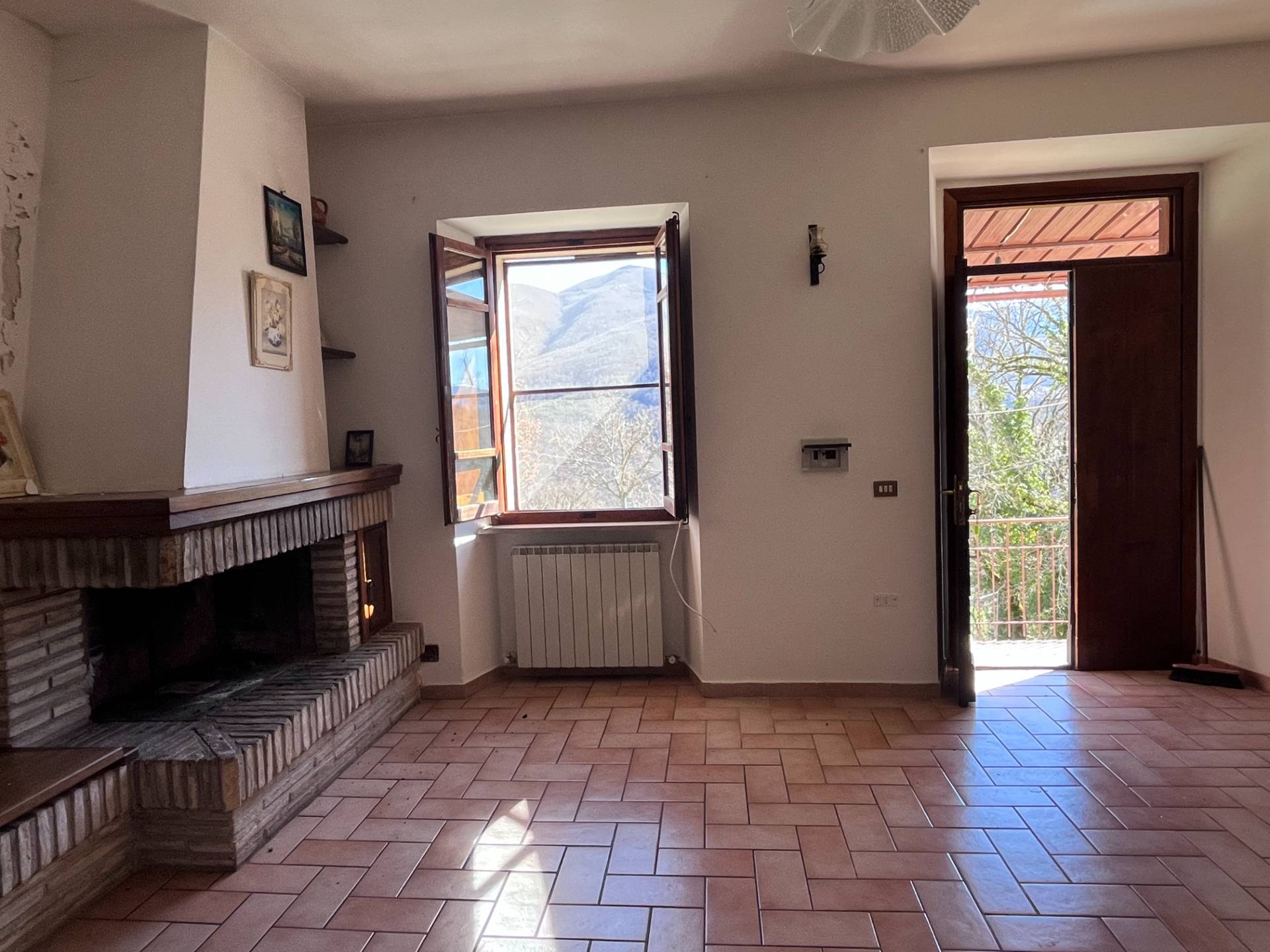 Casa semi indipendente in vendita a Sellano, Colle
