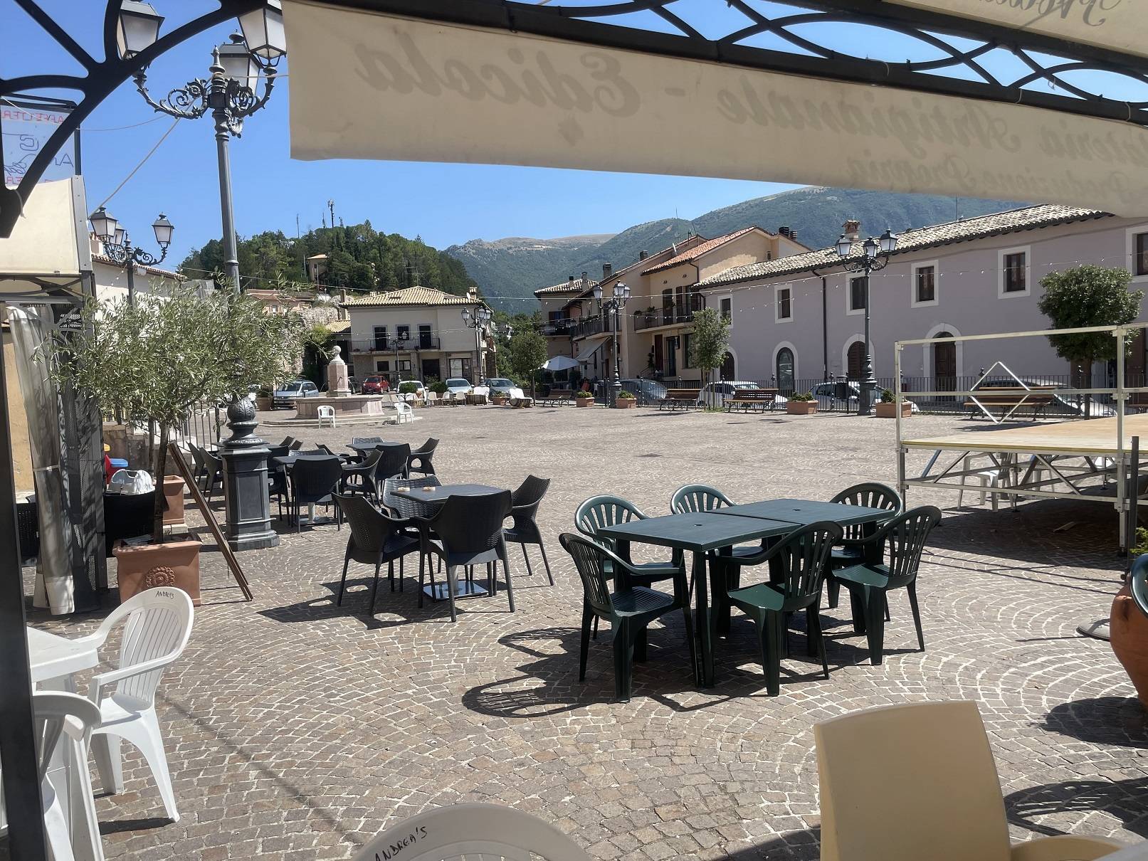 Locale commerciale in vendita a Cerreto di Spoleto, Cerreto di Spoleto - Centro