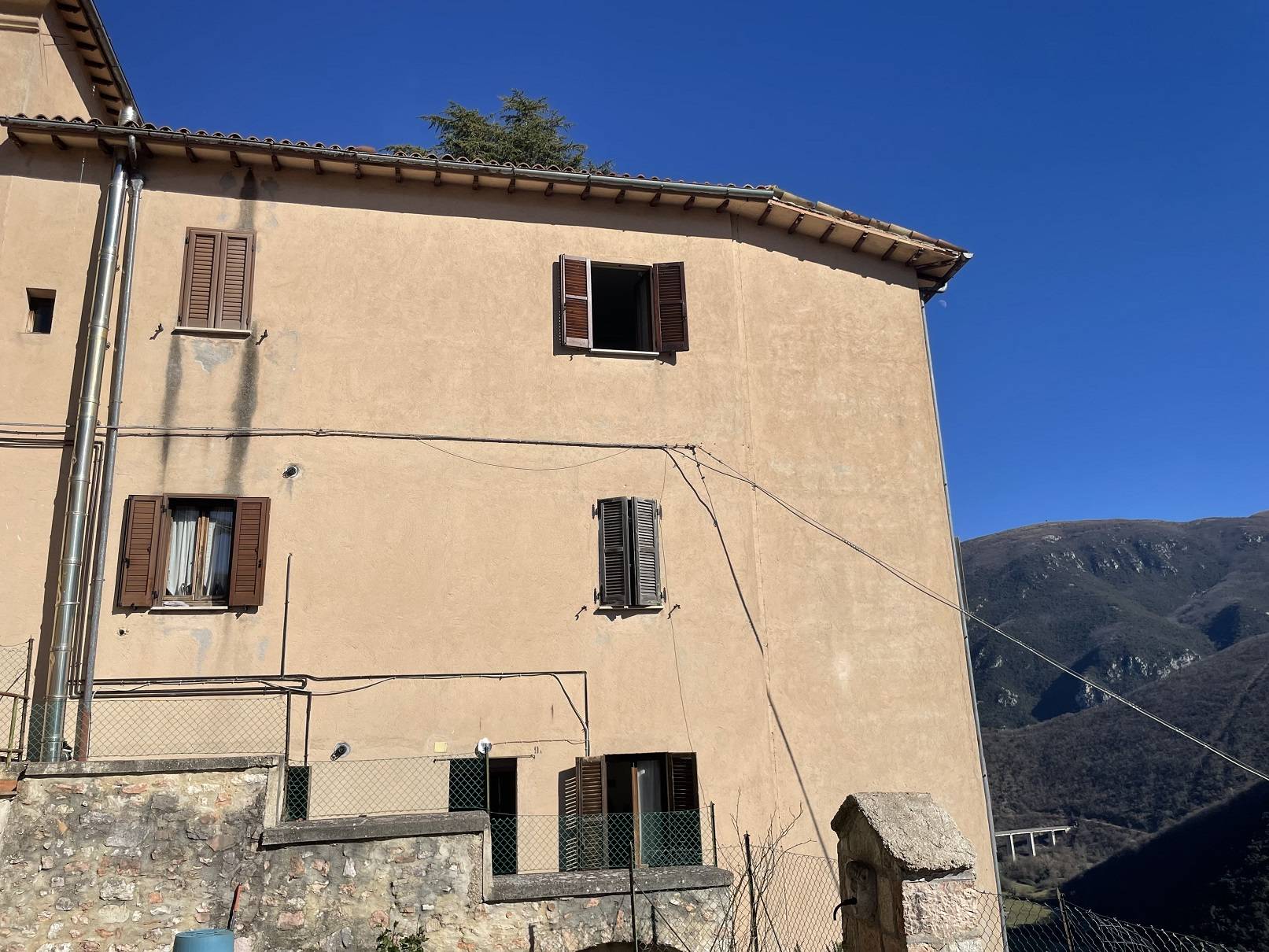 Appartamento indipendente in vendita a Cerreto di Spoleto, Cerreto di Spoleto - Centro