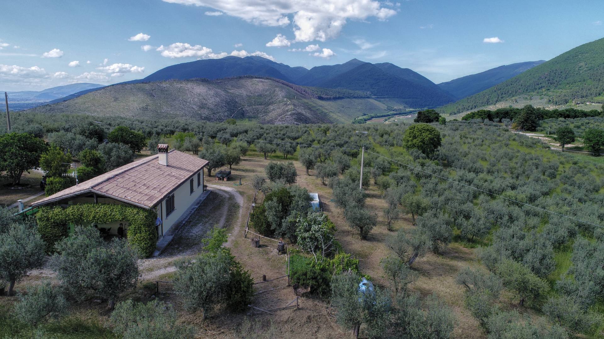 Casa indipendente in vendita a Spoleto, Spoleto - Centro