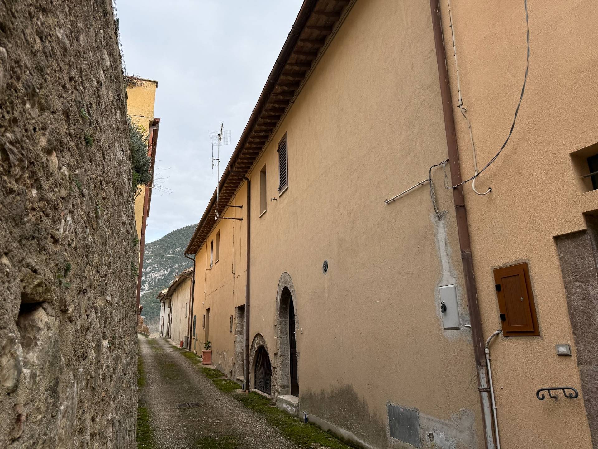 Appartamento indipendente in vendita a Cerreto di Spoleto, Triponzo