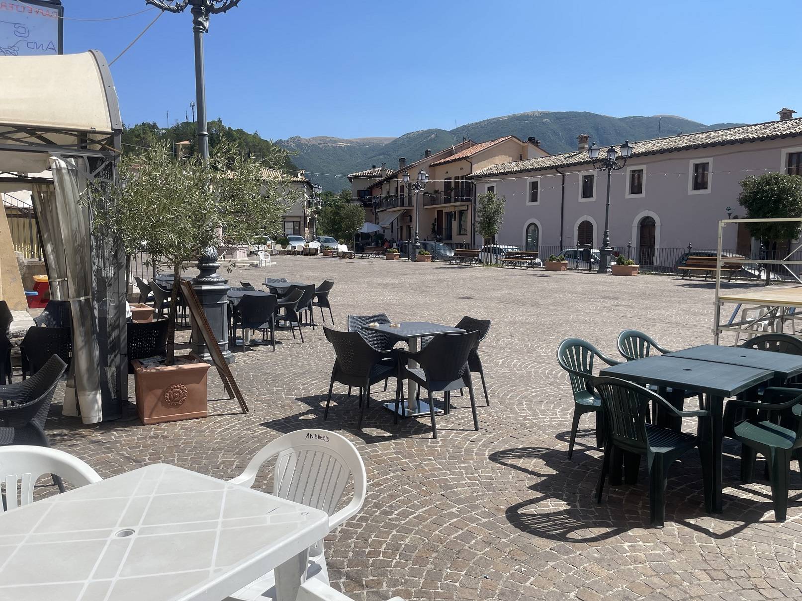 Locale commerciale in vendita a Cerreto di Spoleto, Cerreto di Spoleto - Centro