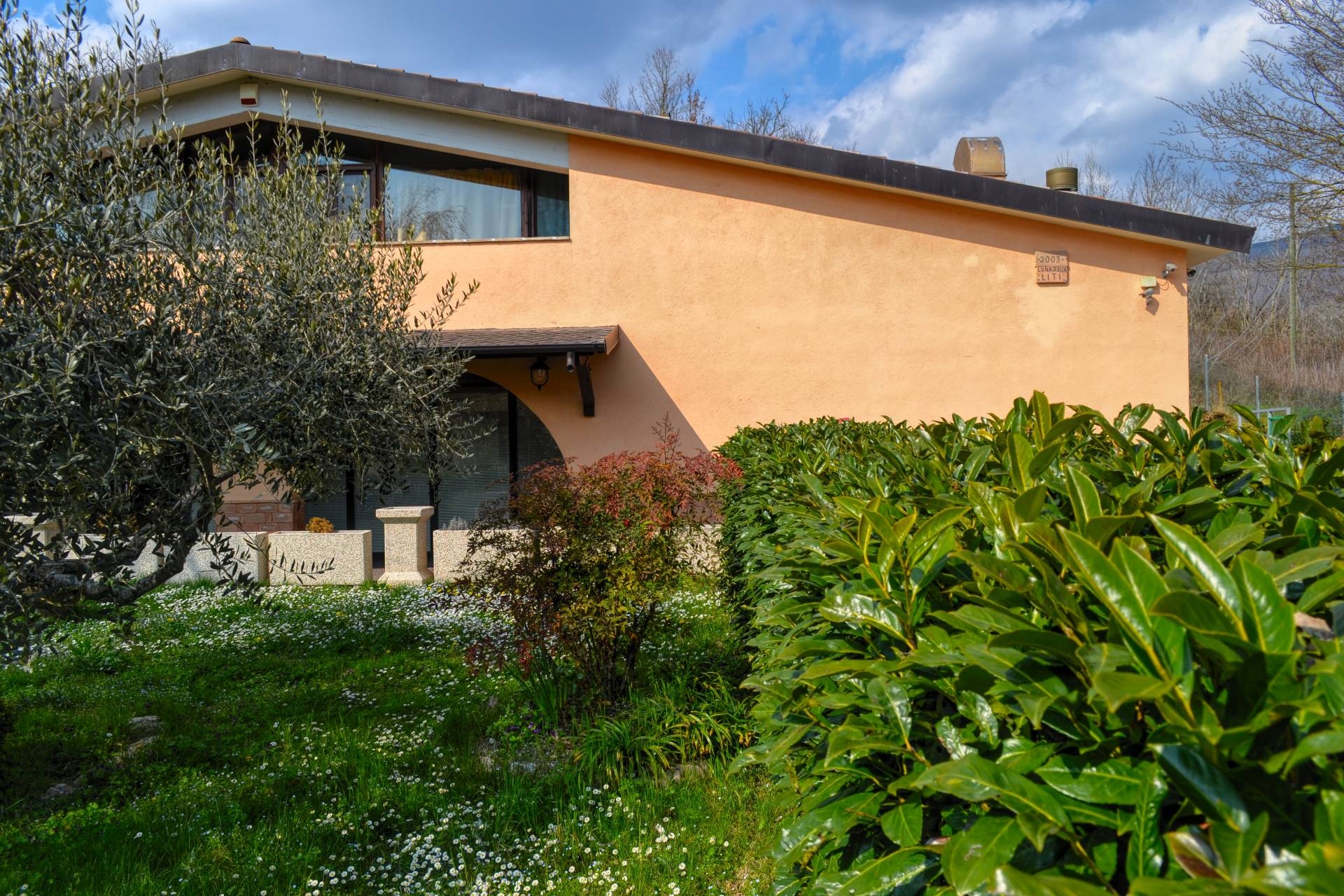 Locale commerciale in vendita a Foligno