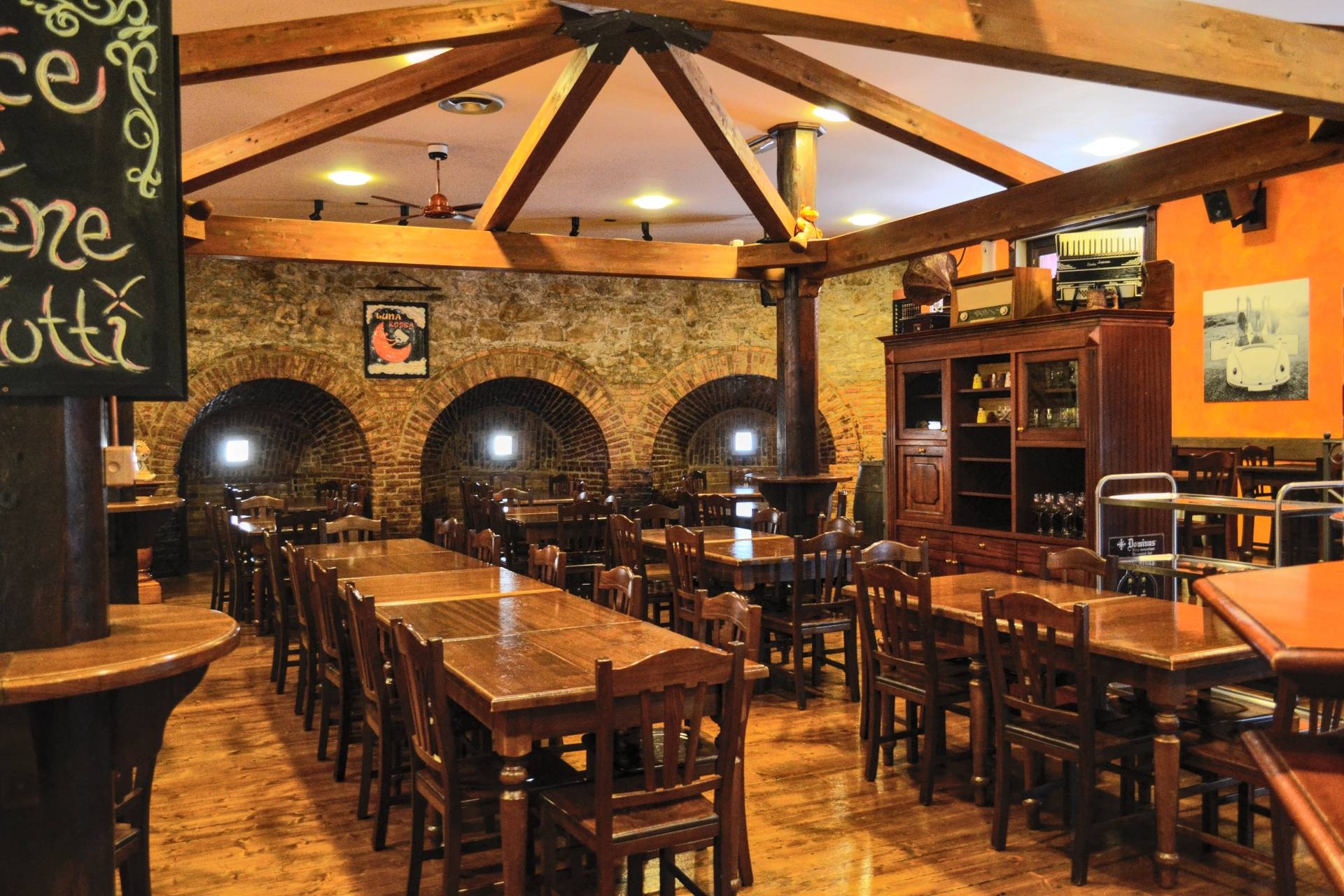 Locale commerciale in vendita a Foligno