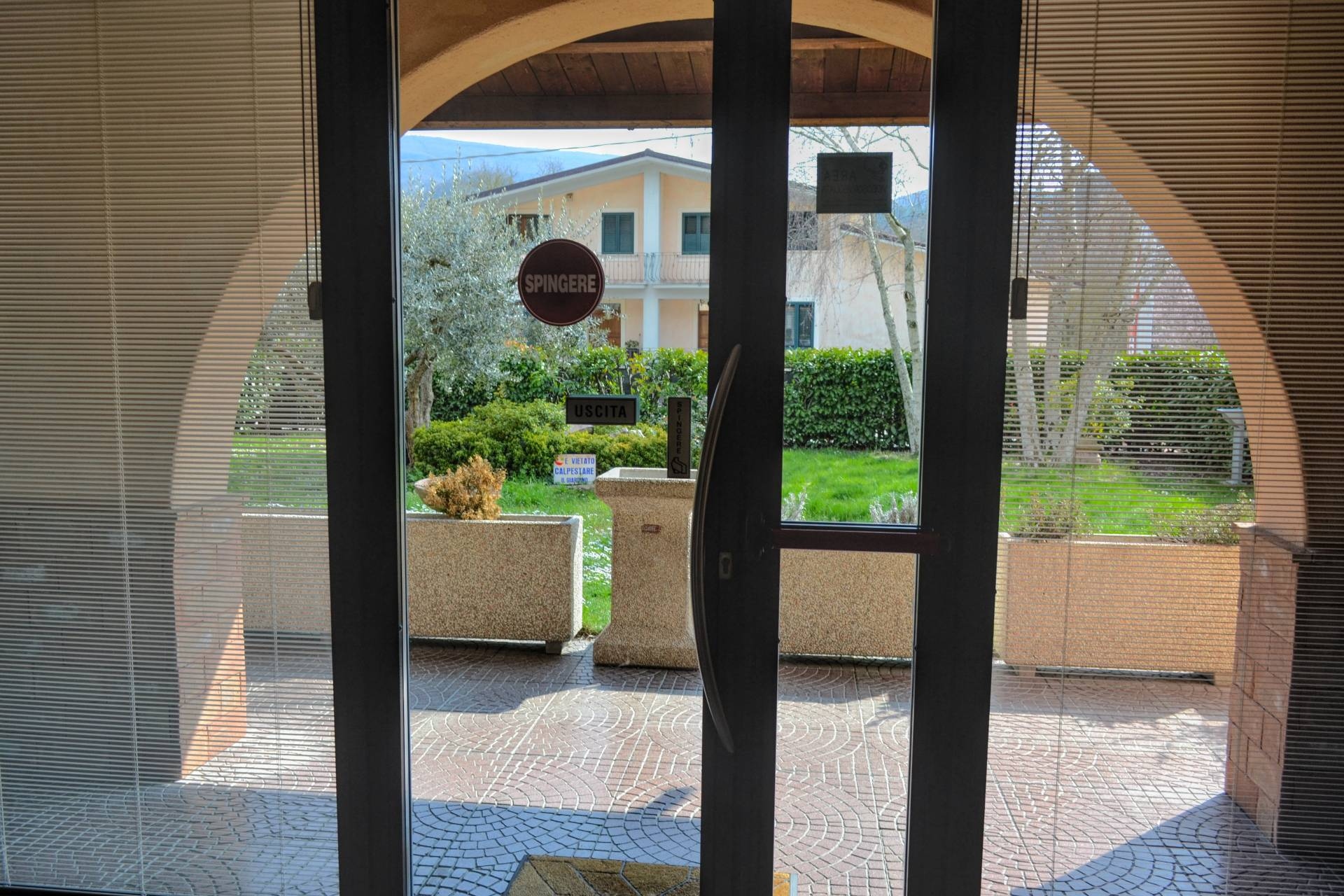 Locale commerciale in vendita a Foligno