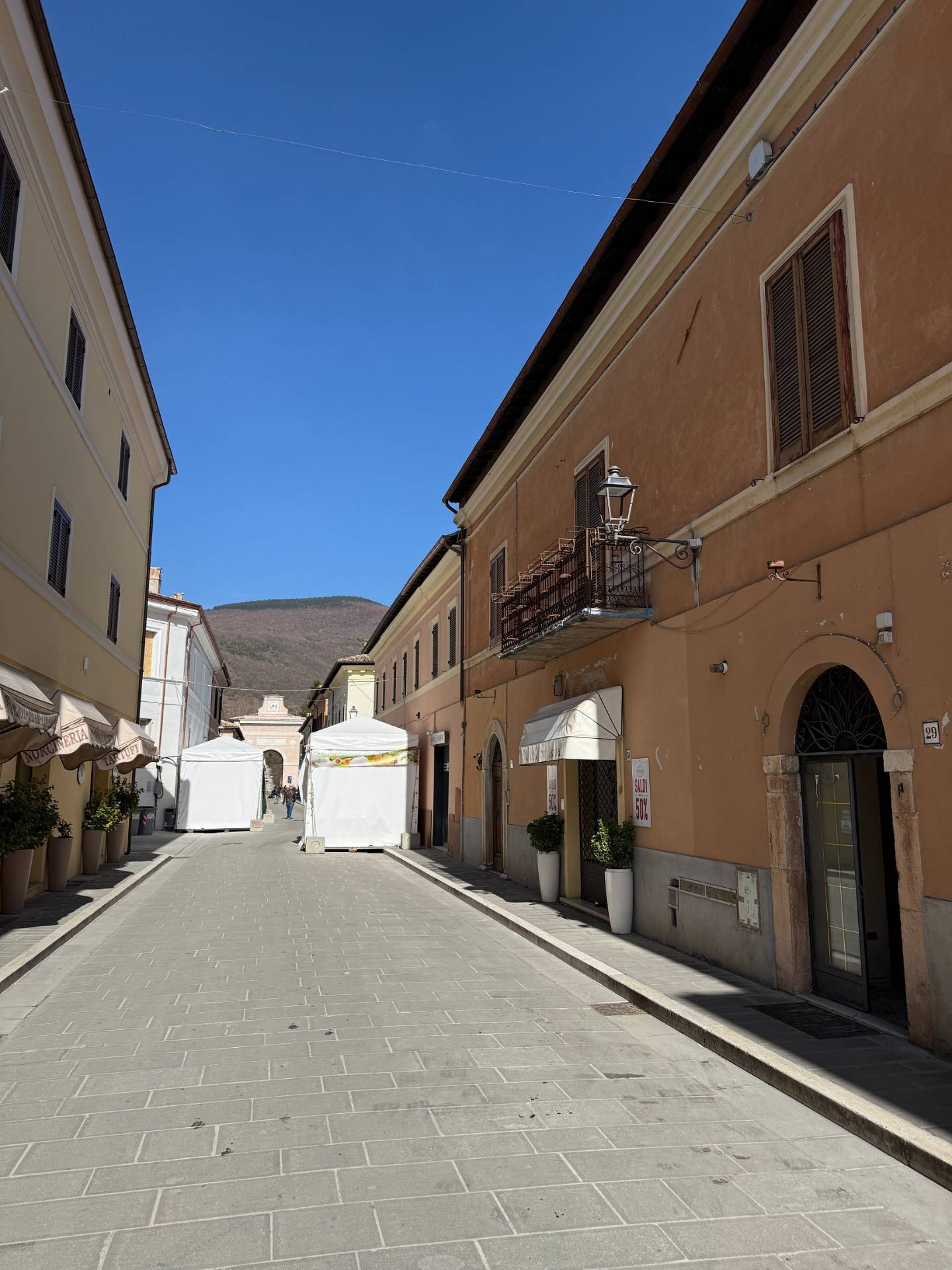 Negozio in vendita a Norcia, Norcia - Centro