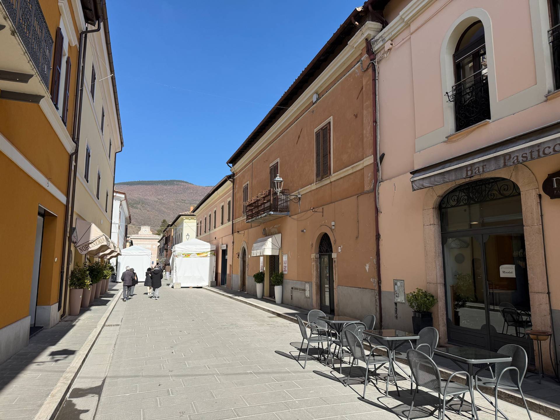 Negozio in vendita a Norcia, Norcia - Centro