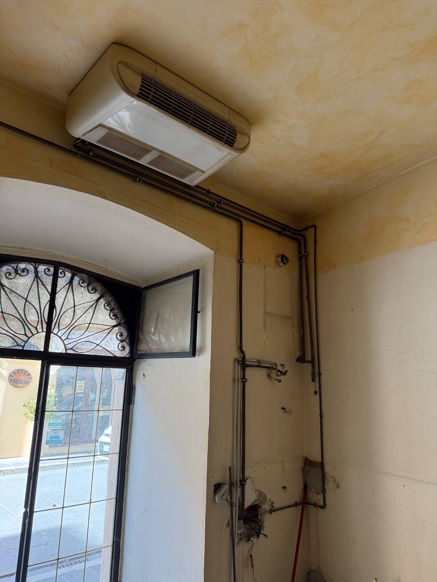 Negozio in vendita a Norcia, Norcia - Centro