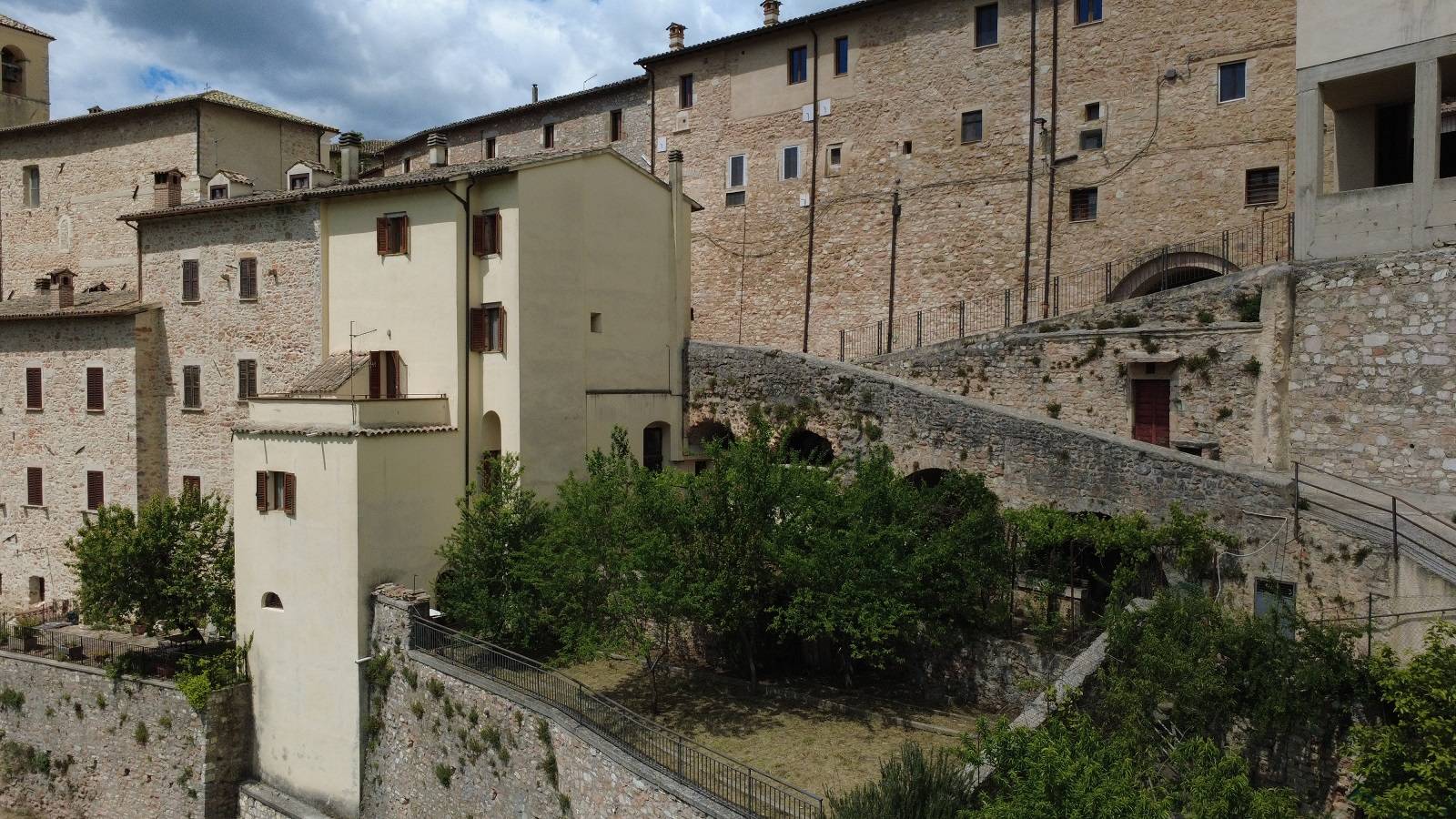 Casa semi indipendente in vendita a Cerreto di Spoleto, Cerreto di Spoleto - Centro