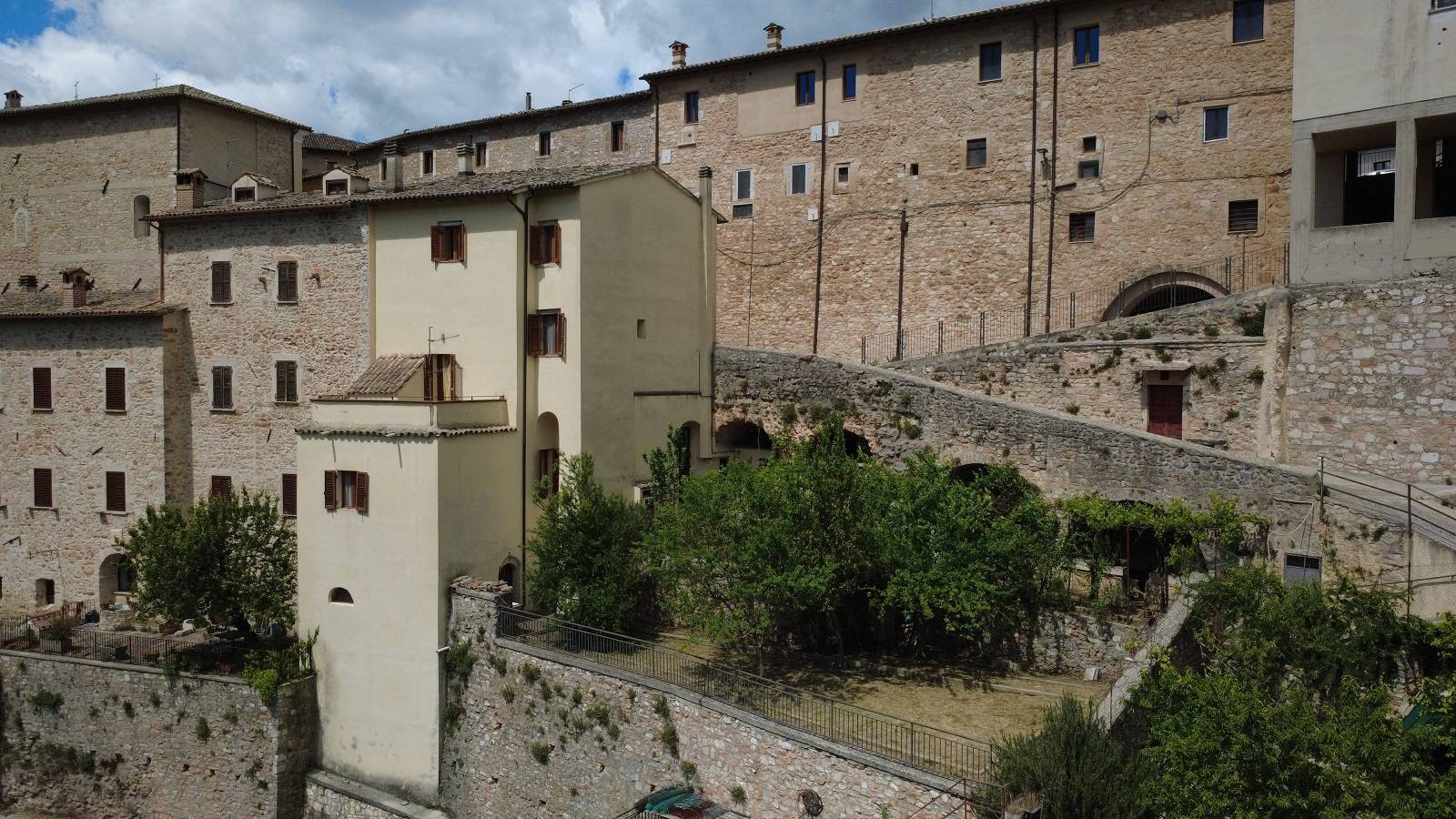 Casa semi indipendente in vendita a Cerreto di Spoleto, Cerreto di Spoleto - Centro