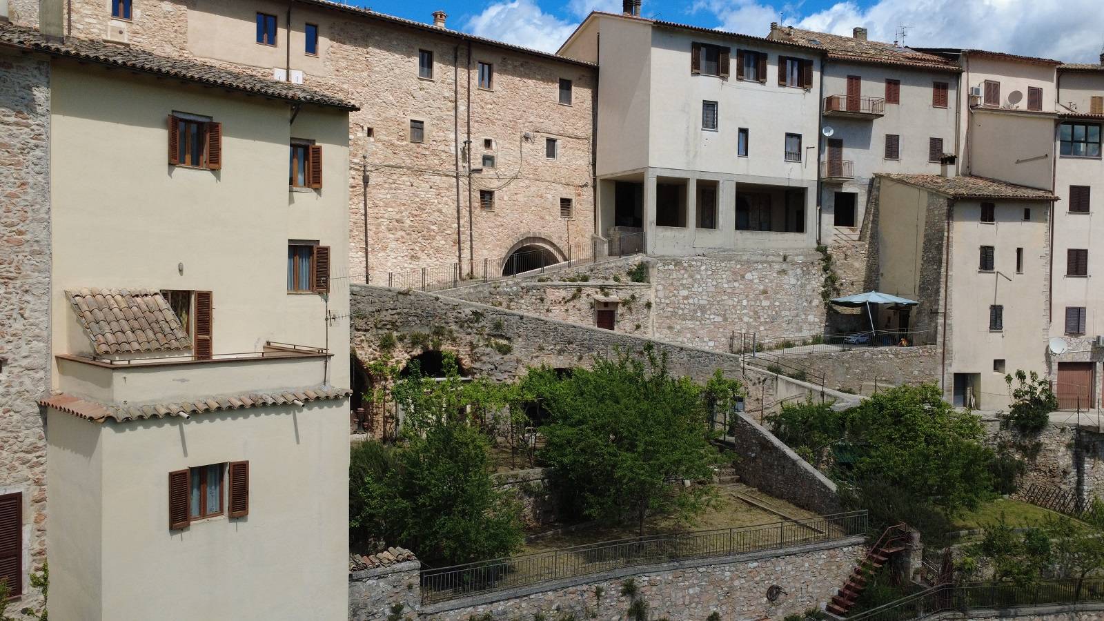 Casa semi indipendente in vendita a Cerreto di Spoleto, Cerreto di Spoleto - Centro