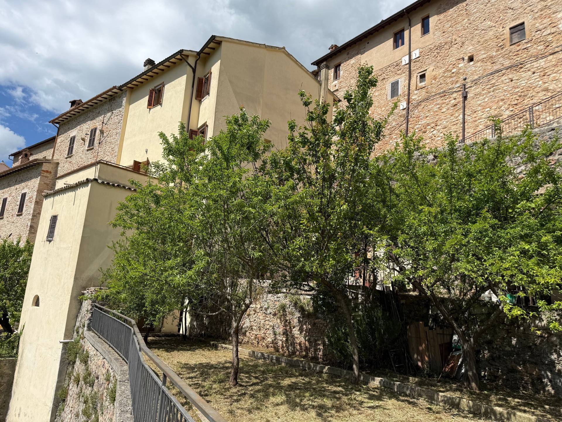 Casa semi indipendente in vendita a Cerreto di Spoleto, Cerreto di Spoleto - Centro