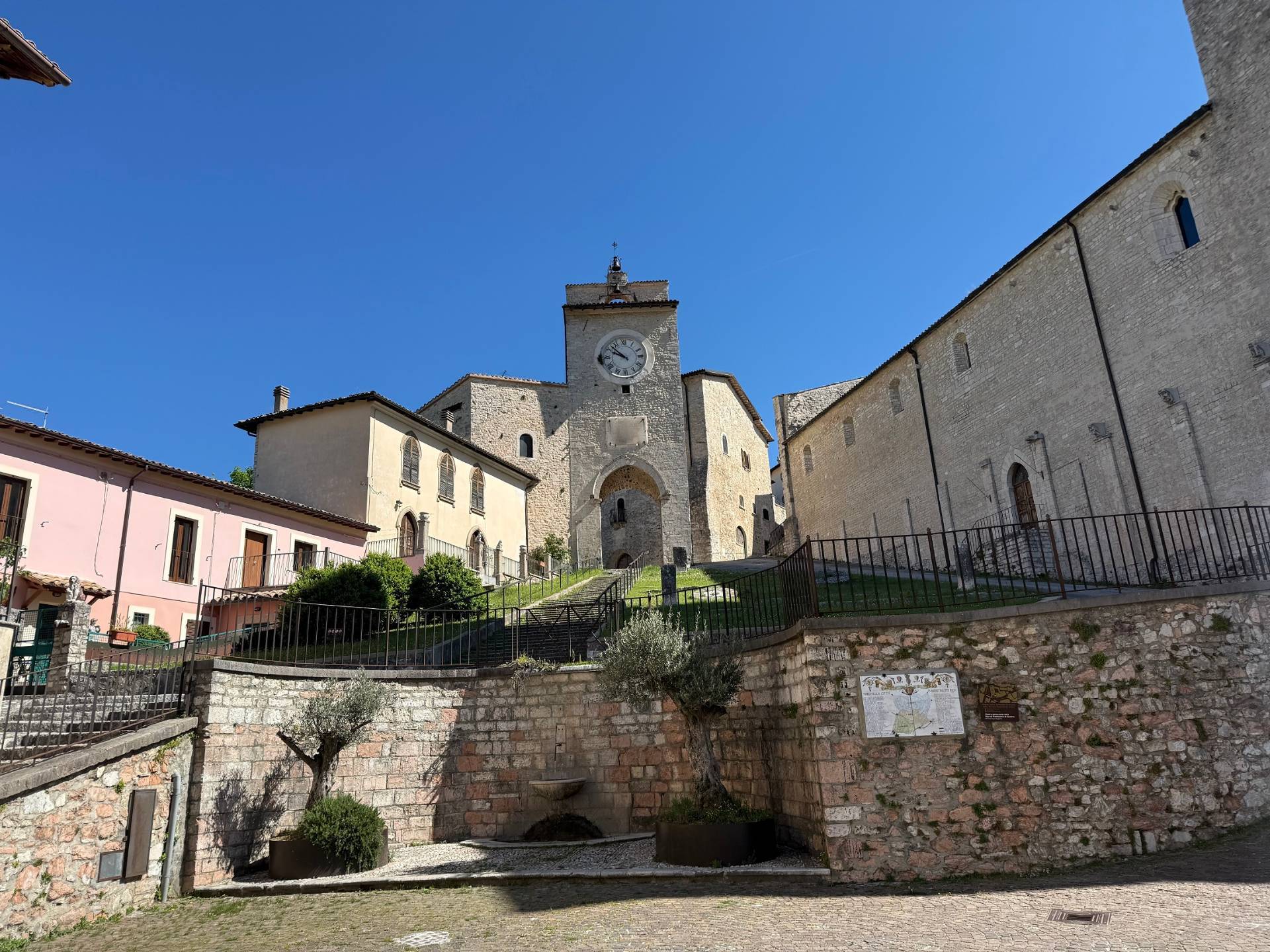 Appartamento indipendente in vendita a Monteleone di Spoleto, Monteleone di Spoleto
